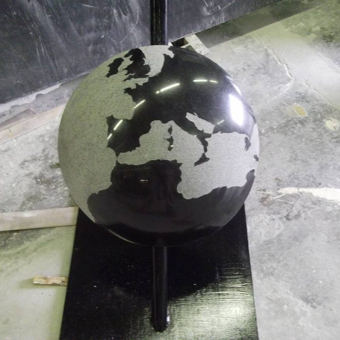 MAPPEMONDE 675X675 | marbrerie geraudel Création / Décoration Toul 32