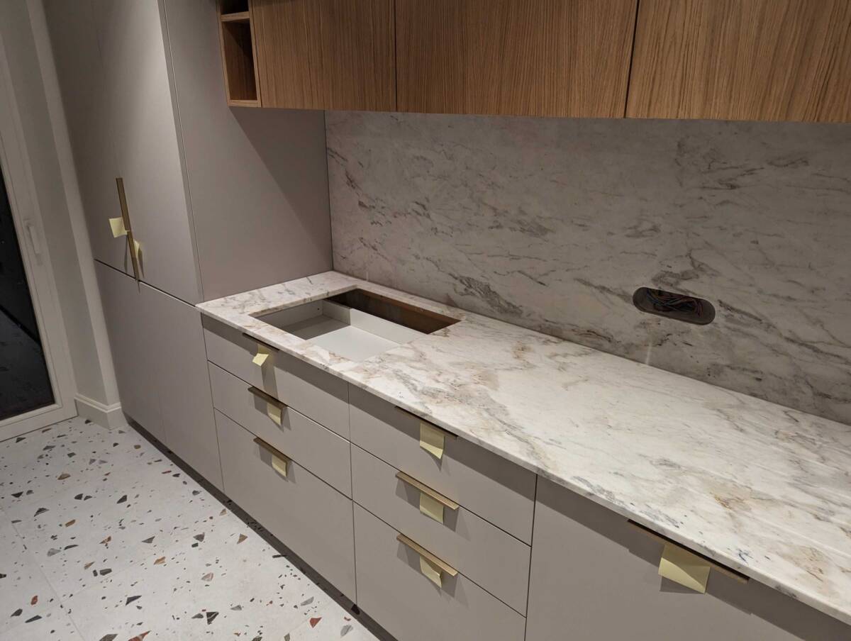 TROU PLAQUE DE CUISSON | marbrerie geraudel Bâtiment : aménagement de maison en marbre et granit près de Nancy Lunéville 0