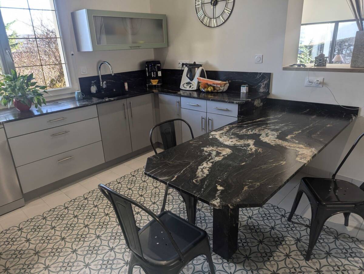 Cuisine en granit, quartz, céramique, dekton à Nancy : Plan de travail, vasque, crédence, table, comptoir Marly 0