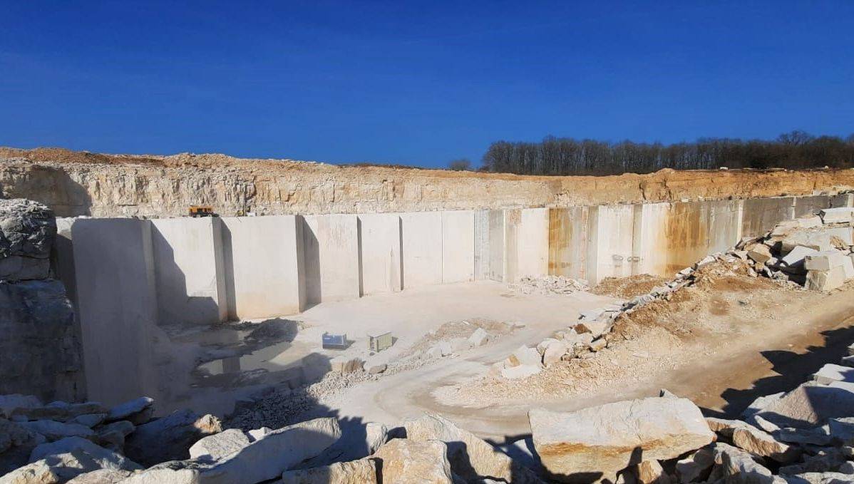 1200X680 | marbrerie geraudel MEDAILLON EN PIERRE DE MASSANGIS Nancy